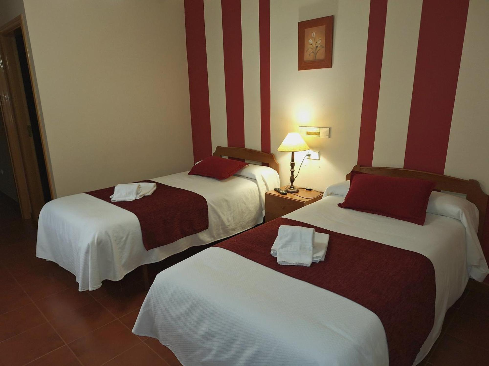 Hostal Rio Duero Molinos de Duero Luaran gambar