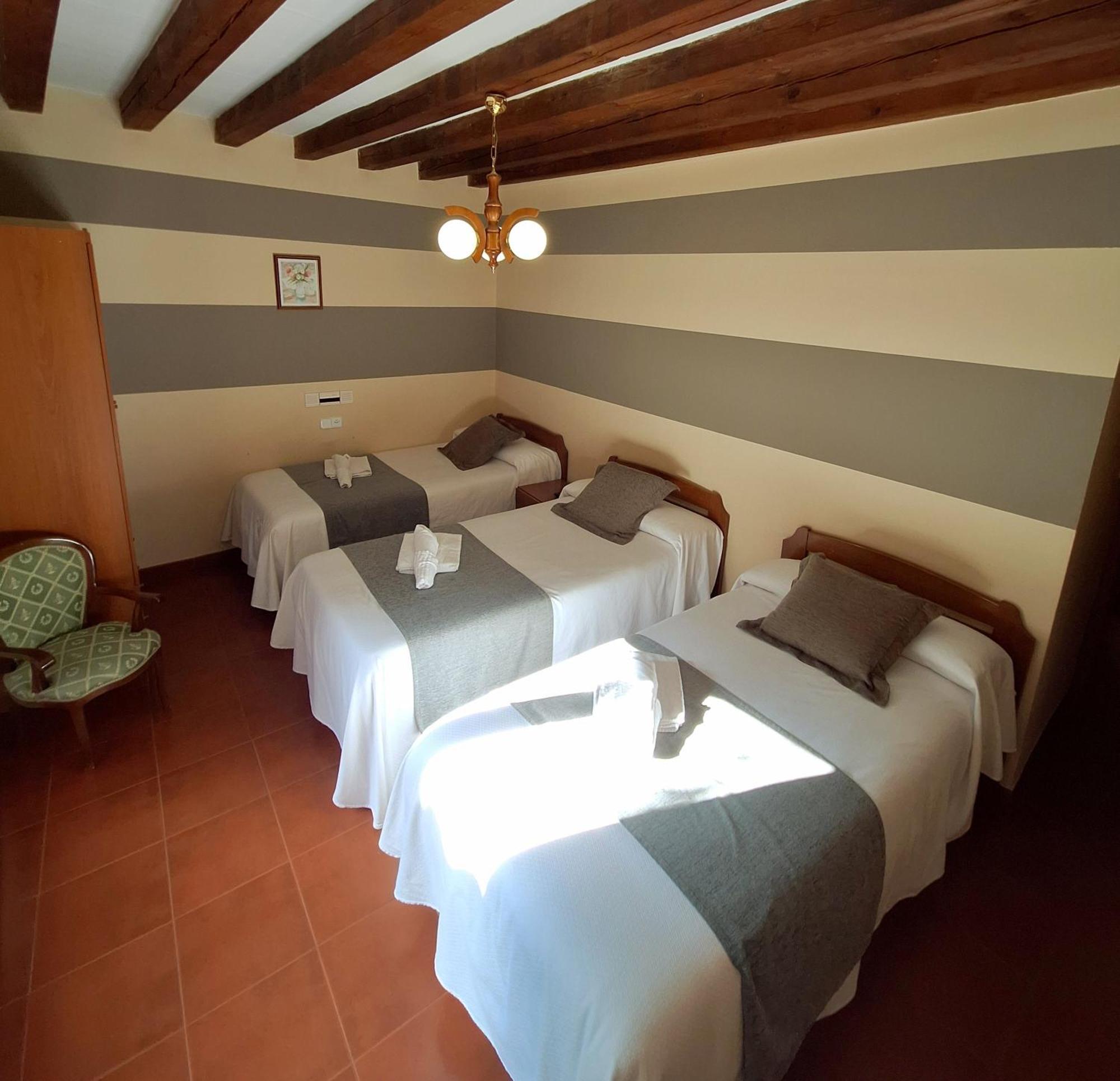 Hostal Rio Duero Molinos de Duero Luaran gambar